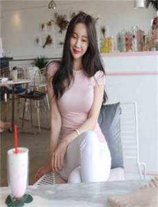 《大胸美女被艹》