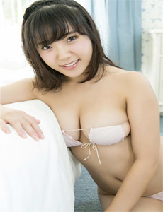 《老扒抱着淑蓉进房间第八集视频》