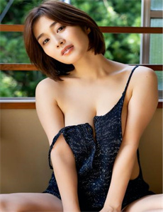 《美女被c视频在线观看》