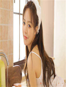 《火车上看着娇妻被别人玩》